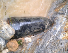 Mưa lũ xói mòn đất, phát lộ quả bom nặng 200kg ở Nghệ An