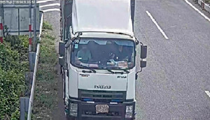 Phạt xe tải và xe container đi lùi trên cao tốc TP.HCM-Long Thành-Dầu Giây