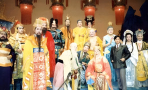 Nam diễn viên nào bị in ảnh trên tiền âm phủ?