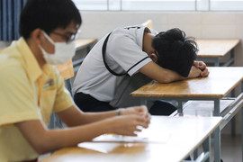 Bác sĩ, công nhân được làm thêm, sao giáo viên dạy thêm lại bị cấm?