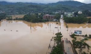 Nghệ An ngập gần 1.200 nhà dân, Thanh Hóa cho hàng nghìn học sinh nghỉ học