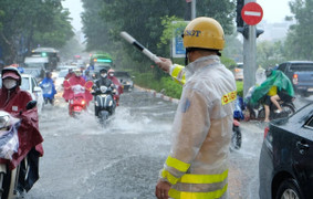 Lũ trên nhiều sông ở Bắc Bộ và Bắc Trung Bộ đang lên, cả nước tiếp tục có mưa