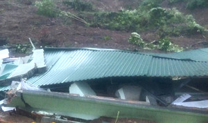 Mưa lớn gây sạt lở đất, kéo sập nhà dân ở Quảng Ninh