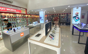 Hà Nội: Nhiều cửa hàng vắng hoe trong ngày đầu mở bán iPhone 15 ở Việt Nam