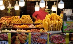 Hà Nội: 'Thiên đường ẩm thực' phố Hàng Mã đêm Rằm Trung thu