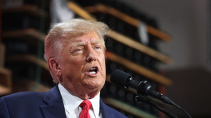 Ông Trump nói Nga đang 'kiếm bộn tiền' 