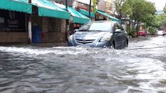 Cách lái xe ô tô đi qua vùng ngập nước an toàn, không chết máy