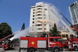 Trực thăng, robot cứu hoả cùng hơn 2.000 người diễn tập chữa cháy