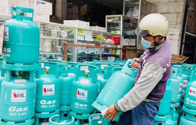 Giá xăng, gas, thực phẩm tăng cao, người dân, doanh nghiệp oằn mình chống chịu