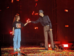 Hoàng Thùy Linh ẩn ý 'hạnh phúc thực sự' sau màn xuất hiện của Đen Vâu ở concert