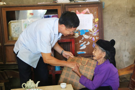 Bắc Kạn: Thăm và tặng quà tri ân kỷ niệm Ngày Quốc tế người cao tuổi