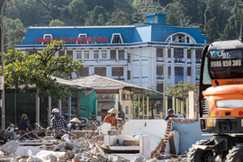 Phá dỡ gần 50 ki ốt án ngữ trước bãi biển đẹp nhất Hà Tĩnh