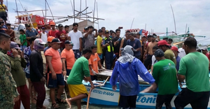 Bị tàu lạ đâm gần bãi cạn Scarborough, 3 ngư dân Philippines thiệt mạng