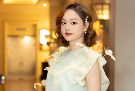 Lan Phương ốm nghén nặng đến mức ôm chồng con cũng buồn nôn vì mùi quần áo