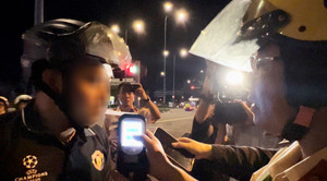 Tài xế uống rượu bia không hợp tác, thổi 18 lần mới ra nồng độ cồn