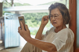 U60 mới dùng Facebook, mẹ tôi bị đánh ghen do kết bạn linh tinh