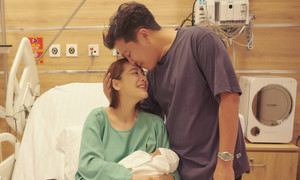 Nhã Phương sinh con trai
