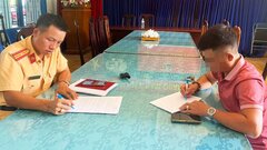 Đăng thông tin CSGT 'đang phát quà' trên mạng, người đàn ông được mời làm việc