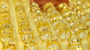 Giá vàng hôm nay 7/10: Kim loại quý đồng loạt tăng giá