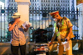 Uống 5 cốc bia, tài xế phải nhận mức phạt kịch khung 