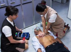 Vì sao không máy bay nào có bác sỹ? 