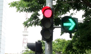 Có được dừng đèn đỏ ở làn rẽ phải? 