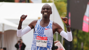 Kelvin Kiptum thiết lập kỷ lục thế giới mới tại Chicago Marathon
