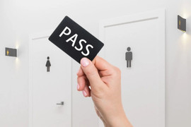 Hạn chế học trò vào toilet bằng 'thẻ đi vệ sinh', nhà trường 'hứng gạch đá'