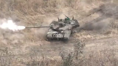 Xe tăng T-90M của Nga nổ tung trước tên lửa chống tăng Ukraine