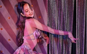 Lisa cởi đồ kéo tụt danh tiếng của nhóm BlackPink