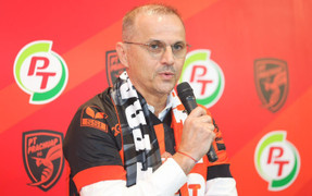 Mất việc ở Hà Nội FC, HLV Bandovic trở lại Thái Lan