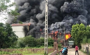 Gây cháy xưởng chăn ga khiến 3 mẹ con tử vong, hai thợ hàn lĩnh gần 20 năm tù 