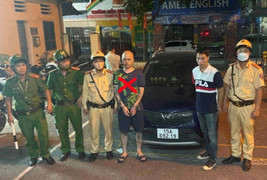 Hải Phòng: Khởi tố 2 tài xế chống đối khi bị kiểm tra nồng độ cồn