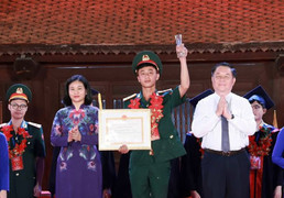 Hà Nội tuyên dương 96 thủ khoa tốt nghiệp các trường đại học 2023