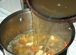 Phải làm sao khi lỡ cho nhiều muối vào đồ ăn?