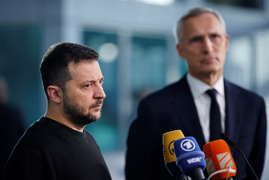 Tổng thống Ukraine lần đầu đến NATO, Anh và Bắc Âu viện trợ thêm 100 triệu bảng