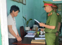 Lợi dụng lúc hàng xóm nhập viện cấp cứu, người đàn ông lẻn vào nhà trộm cắp