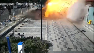 Thử đường ống dẫn khí, nhà hàng nổ tung rung chuyển cả khu phố 