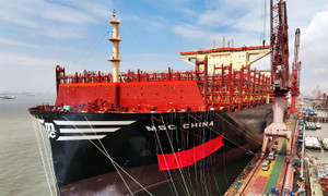 Siêu tàu container rộng bằng 4 sân bóng, chở hơn 240.000 tấn hàng hóa 