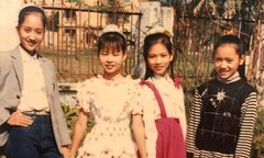 Khánh Thi khoe ảnh 30 năm trước cùng Nguyệt thảo mai 'Phía trước là bầu trời'