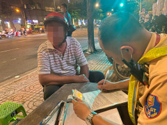 Lái xe sau khi uống bia ở đám tang, bị phạt 4,5 triệu đồng, tước bằng 17 tháng