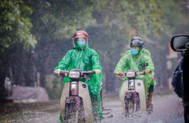 Xuất hiện vùng áp thấp trên Biển Đông, miền Trung tiếp tục mưa xối xả