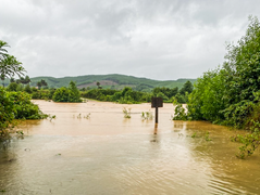 Hà Tĩnh: Mưa lớn nhiều tuyến đường bị sạt lở, ngập sâu trong nước