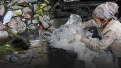 Tăng thuế kịch trần mới mong trừ được chai nhựa, túi nylon