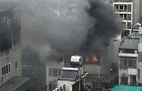 Hà Nội: Cháy nhà cao tầng phố Đông Các, nhiều người hoảng loạn