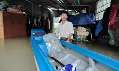 Mưa lớn gây ngập sâu, người dân Quảng Nam tất tả dọn đồ tránh lũ