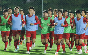 Đội tuyển Việt Nam tập buổi đầu tiên tại Hàn Quốc