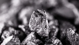 Đào được quặng chưa từng thấy, chứa thứ 'quý hơn vàng'