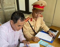 Không nhường đường cho xe ưu tiên, tài xế bị phạt 7 triệu đồng