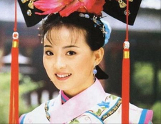 Diễn viên 'Hoàn Châu cách cách' bị chồng giàu ghẻ lạnh, con trai tát giữa đường